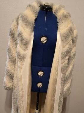 Luxury Cream & Gray Faux Fur Coat with Plush Lining